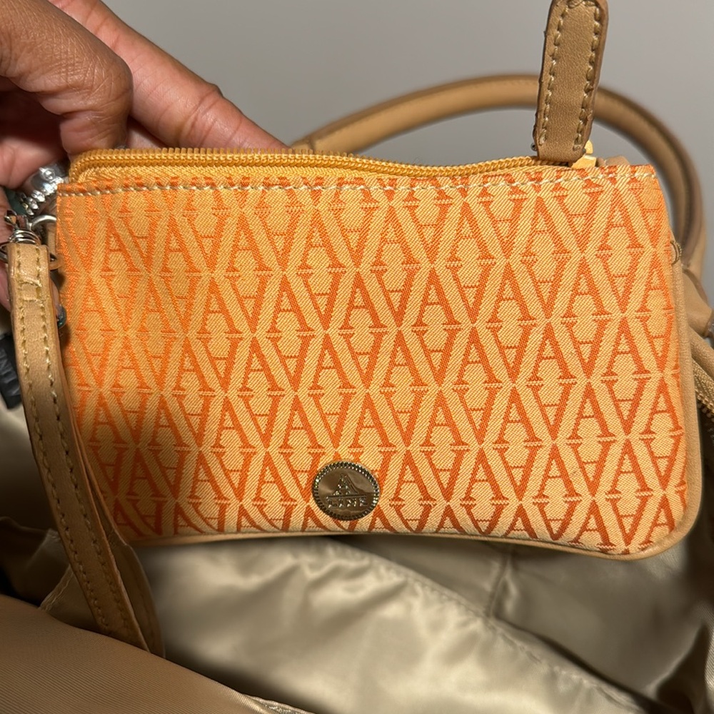 HANDBAG - Picture 7 of 9